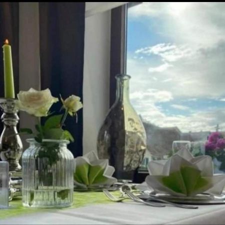 Hotel-Restaurant Und Gaestehaus Loewen Suessen ภายนอก รูปภาพ