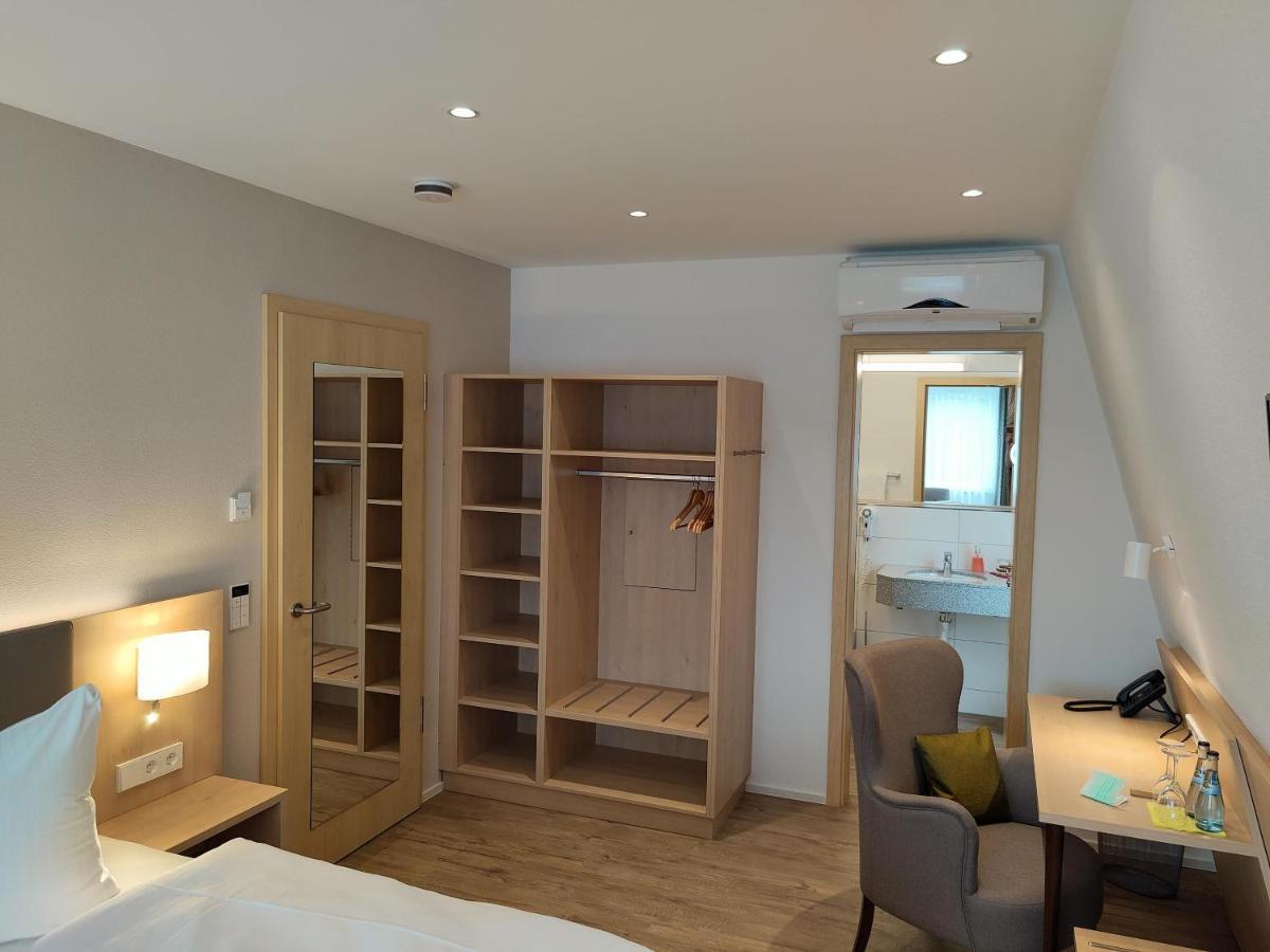 Hotel-Restaurant Und Gaestehaus Loewen Suessen ภายนอก รูปภาพ