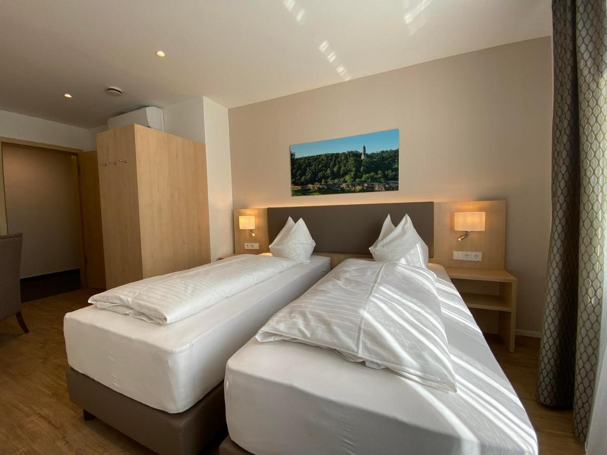 Hotel-Restaurant Und Gaestehaus Loewen Suessen ภายนอก รูปภาพ