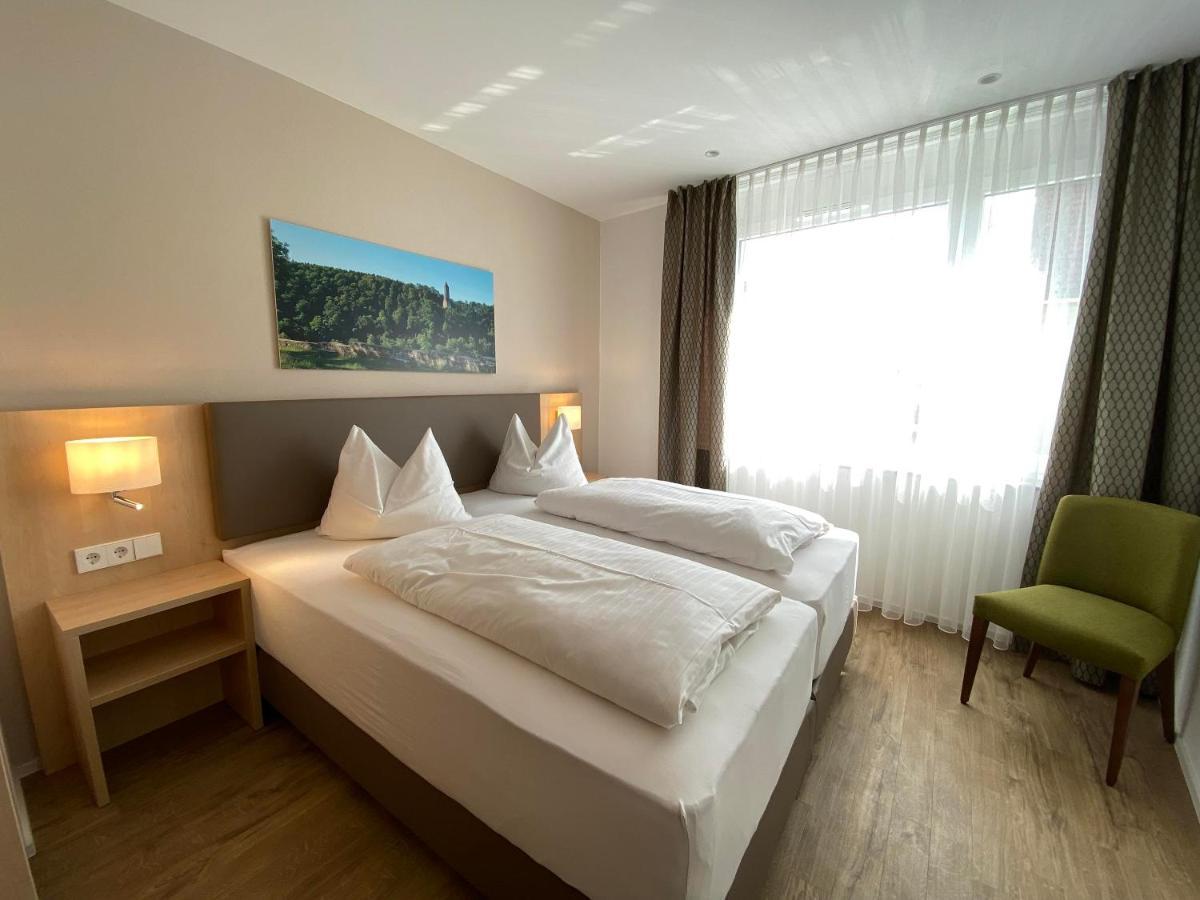 Hotel-Restaurant Und Gaestehaus Loewen Suessen ภายนอก รูปภาพ