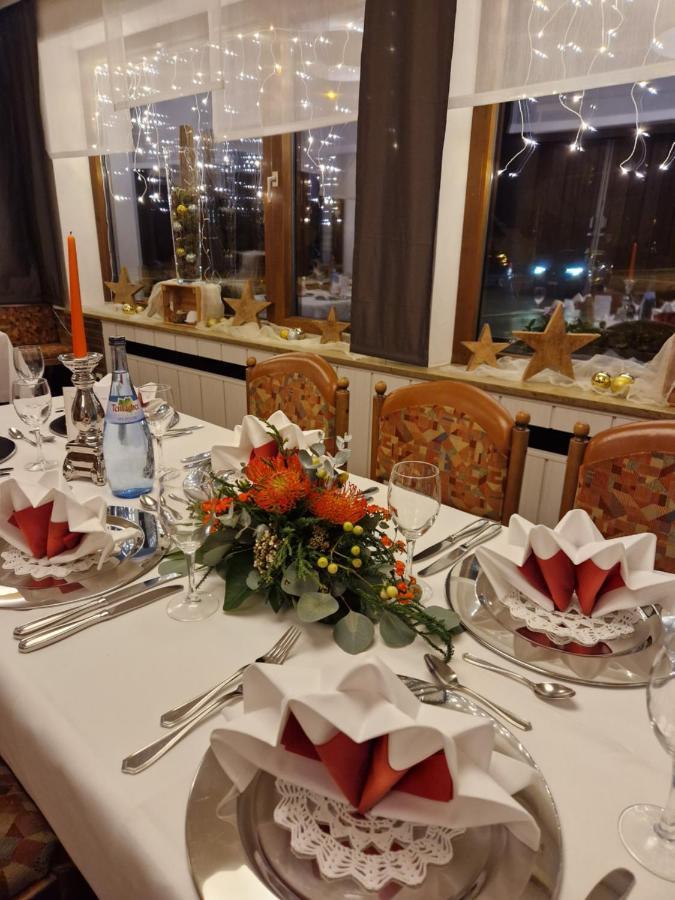 Hotel-Restaurant Und Gaestehaus Loewen Suessen ภายนอก รูปภาพ