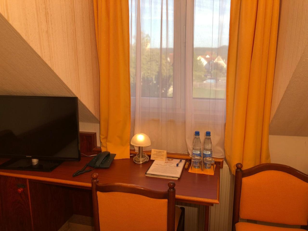 Hotel-Restaurant Und Gaestehaus Loewen Suessen ภายนอก รูปภาพ