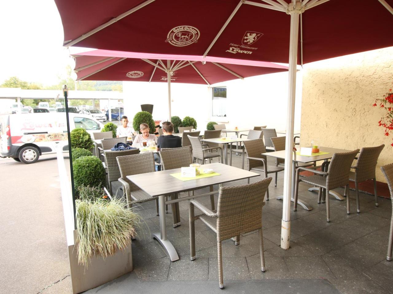Hotel-Restaurant Und Gaestehaus Loewen Suessen ภายนอก รูปภาพ