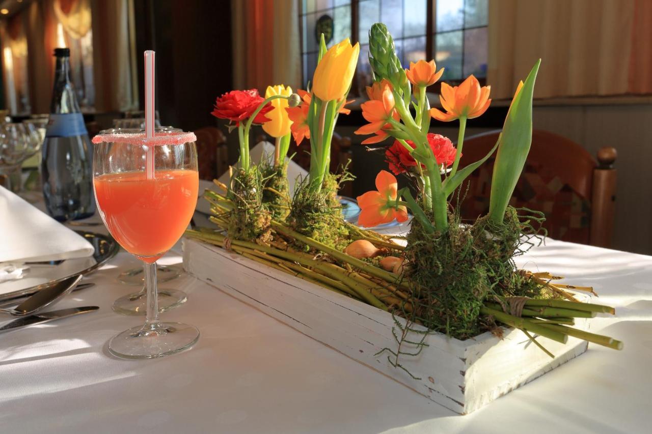 Hotel-Restaurant Und Gaestehaus Loewen Suessen ภายนอก รูปภาพ