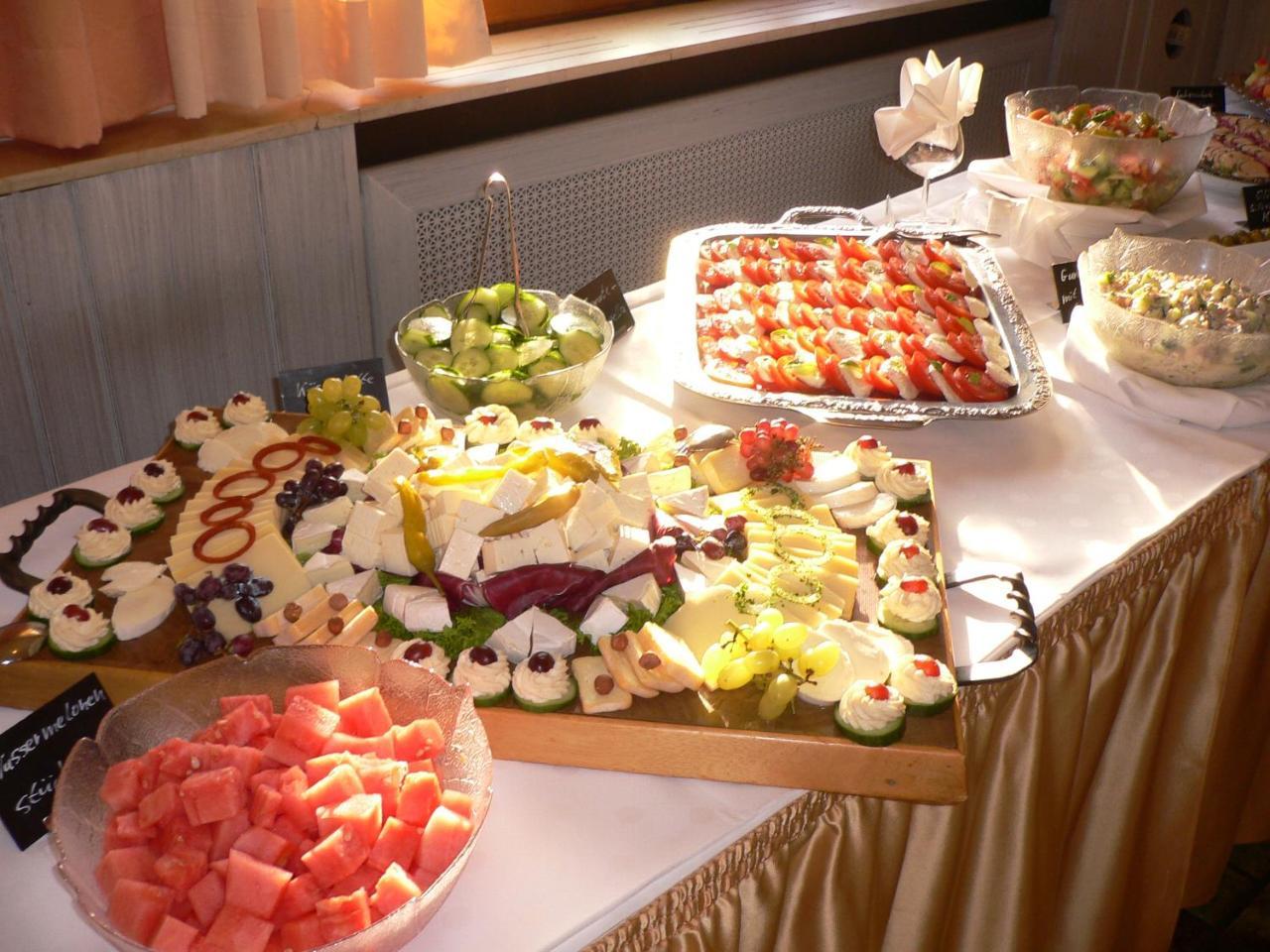 Hotel-Restaurant Und Gaestehaus Loewen Suessen ภายนอก รูปภาพ