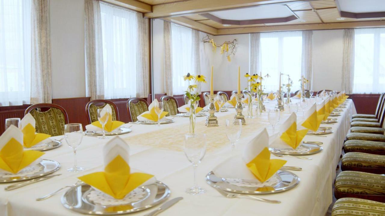 Hotel-Restaurant Und Gaestehaus Loewen Suessen ภายนอก รูปภาพ