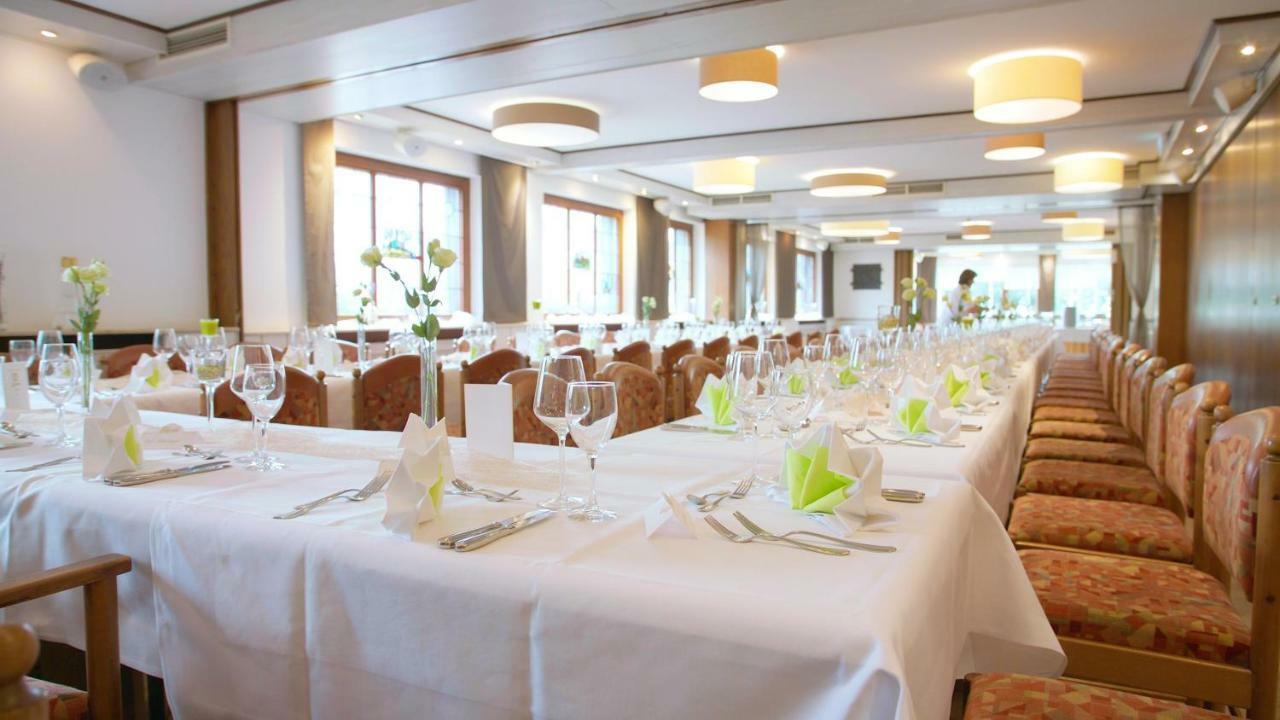 Hotel-Restaurant Und Gaestehaus Loewen Suessen ภายนอก รูปภาพ