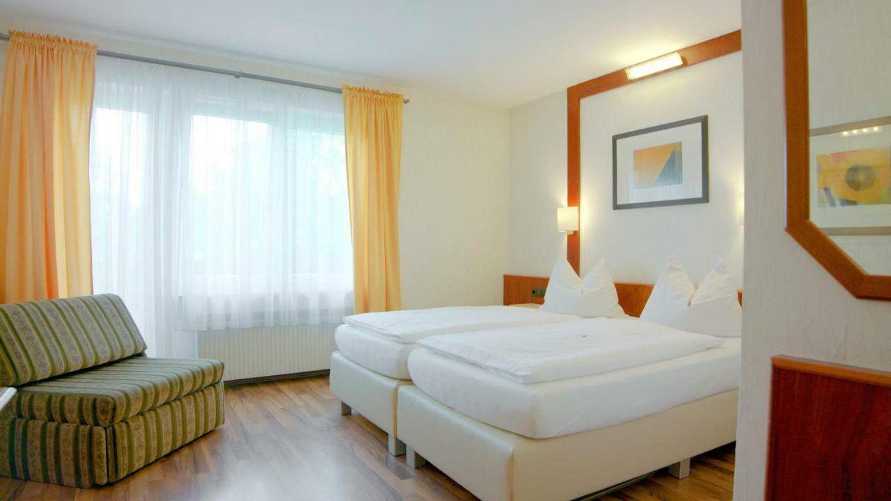 Hotel-Restaurant Und Gaestehaus Loewen Suessen ภายนอก รูปภาพ